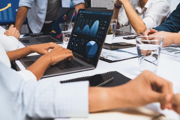 Equipe especializada em desenvolvimento de tecnologia e design criativo